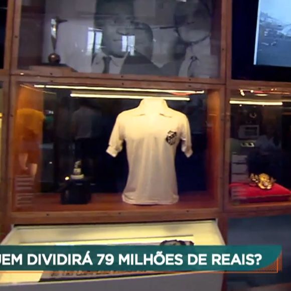 Pelé doou seu acervo de R$ 19 mil para o museu que leva o seu nome em Santos