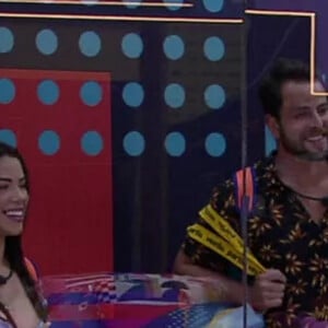 BBB 22 teve Larissa e Gustavo no elenco da Casa de Vidro