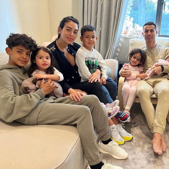 Cristiano Ronaldo e Georgina Rodríguez têm, ao todo, cinco filhos