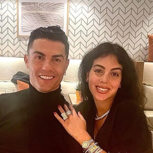 Governo da Arábia Saudita fará vista grossa para relação de Cristiano Ronaldo e Georgina Rodríguez