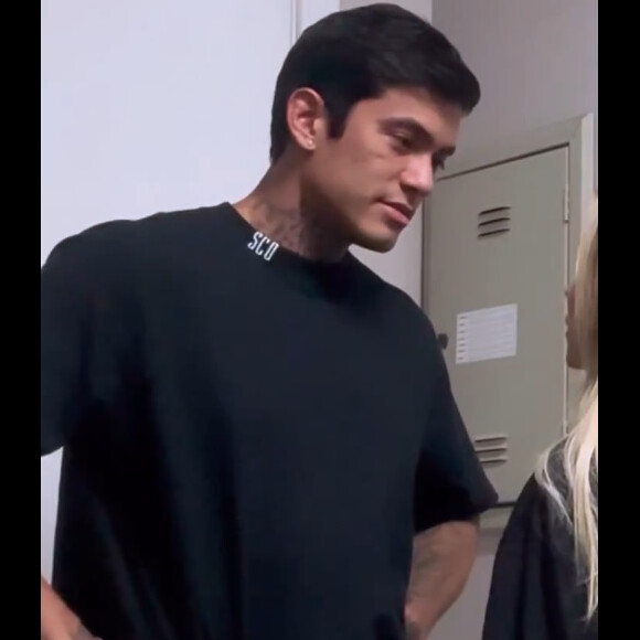 Gabi Martins recebeu o namorado, Lincoln Lau, em casa revelando 'gravidez' do casal