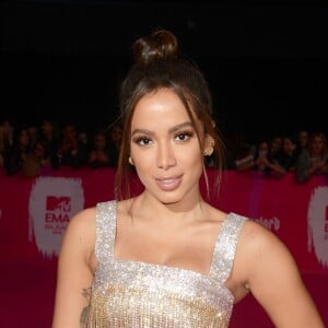 Anitta usou Dolce & Gabbana dourado em premiação de 2018