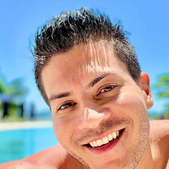 Arthur Aguiar também comentou se está solteiro
