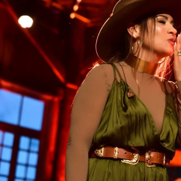 Simone Mendes: em 'Cintilante', cantora vai cantar em tons mais baixos que os de costume
