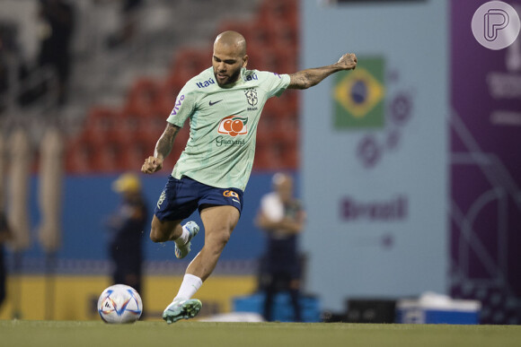 Defesa de Daniel Alves alega que o jogador foi demitido do Pumas, do México, e, por isso, não iria retornar ao país