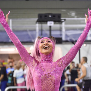 Sabrina Sato apostou em mais um look arrasador para esquenta de carnaval