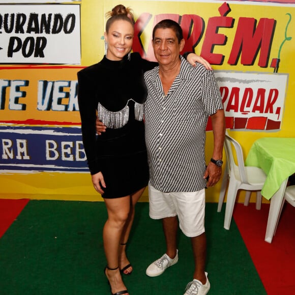 Paolla Oliveira e Zeca Pagodinho posaram juntos antes de ensaio da Grande Rio