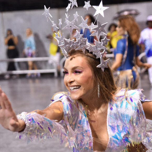 Carla Diaz vai estrear no Carnaval de São Paulo