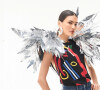 Carnaval 2023: os abadás contam com silks inspirados na obra do artista plástico e figurinista baiano J Cunha, que traz referências ao carnaval afro-brasileiro.