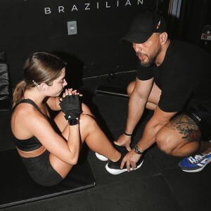 Jade Picon mantém o corpo em forma com treinos diários na academia