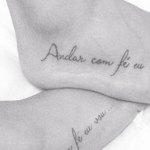 Preta Gil e Rodrigo Godoy tatuaram juntos a letra de uma música de Gilberto Gil, pai da cantora