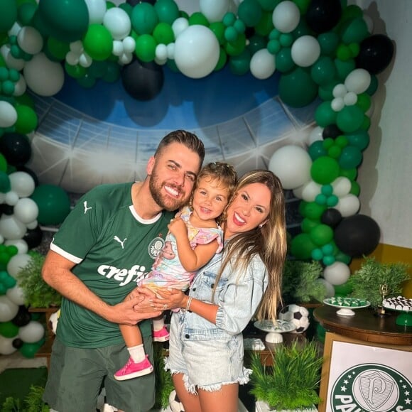 Zé Neto e Natália Toscano são pais de Angelina, de 2 anos