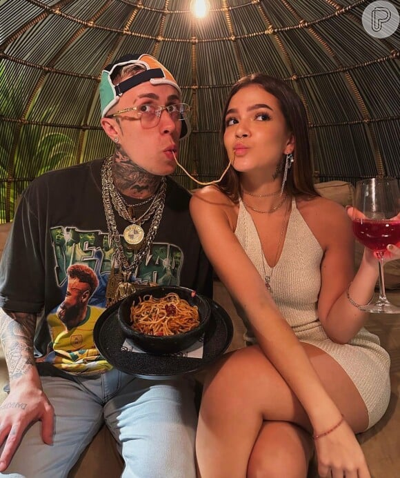 MC Daniel e Mel Maia celebram cinco meses de namoro: "Eu tinha certeza que íamos ser melhores amigos... e eu tava certa, ganhei o melhor amigo e o melhor namorado do mundo!! te amo te amo te amo tanto que não cabe no peito", escreveu a atriz.