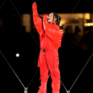 Rihanna se apresentou no intervalo do Super Bowl 2023 neste domingo, 12 de fevereiro de 2023
