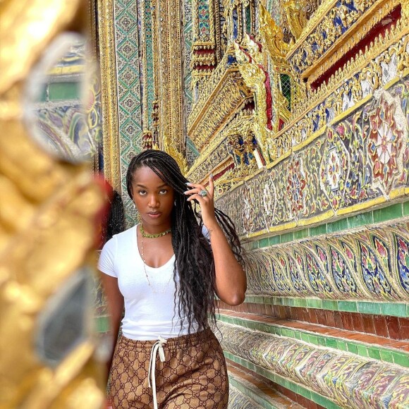 A cantora Iza adora incluir itens grifados em suas produções