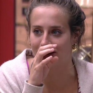 Bruna Griphao assumiu que o nariz ficou 'maior do que já é'