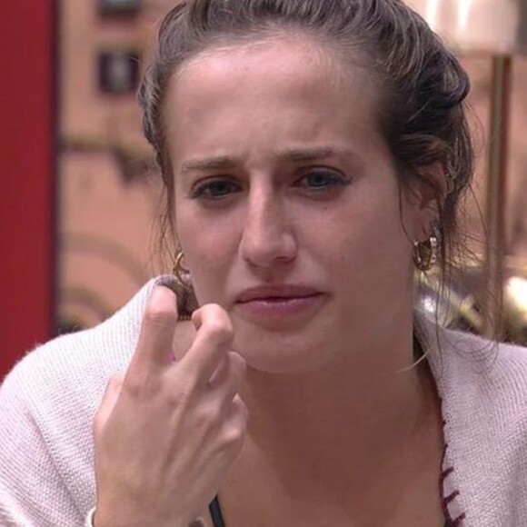 Bruna Griphao contou que fez um preenchimento para deixar o nariz mais reto