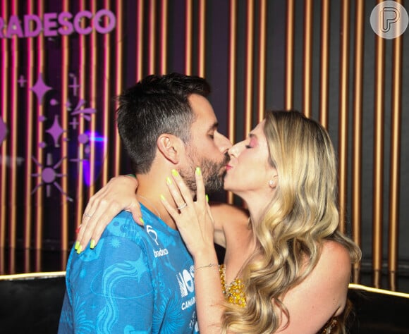 Dani Calabresa e o marido, Richard Neuman, também se beijaram em camarote do carnaval 2023 do Rio de Janeiro