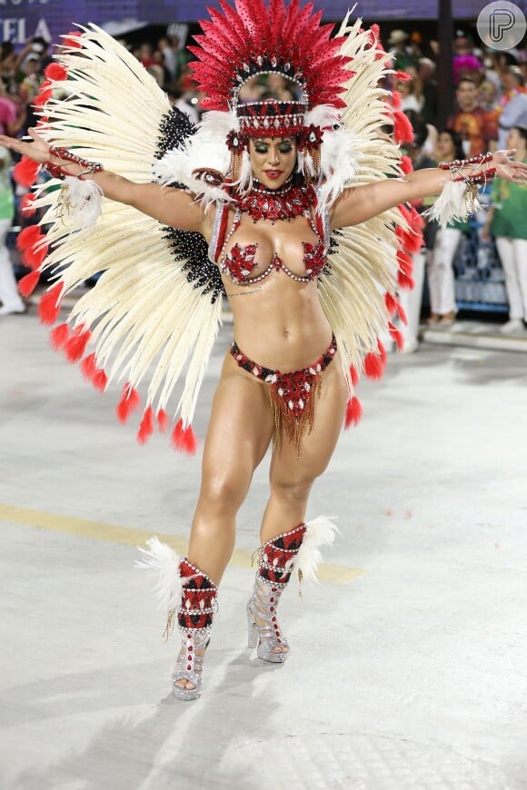A ex-BBB Larissa Tomásia desfilou no Império Serrano no Carnaval 2023