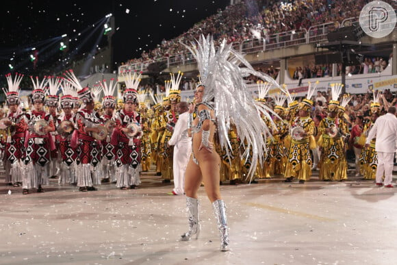 Paolla Oliveira foi um dos maiores destaques da primeira noite de Carnaval do Grupo Especial do Rio de Janeiro