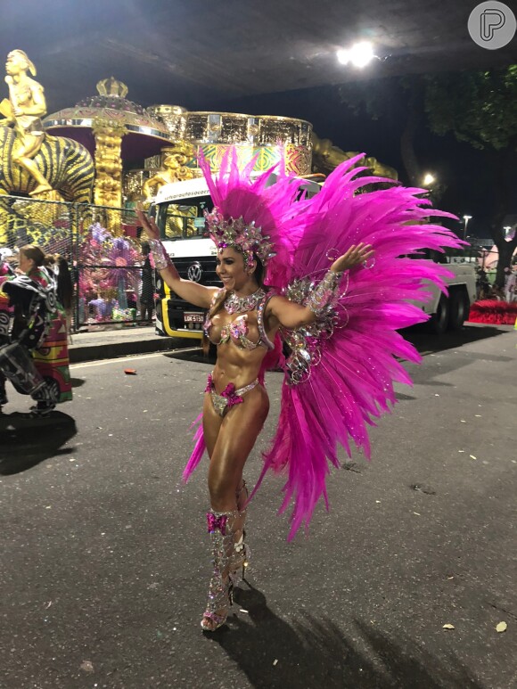 Musa da Mangueira, a Mulher Melão usou fantasia PP no Carnaval do Rio 2023