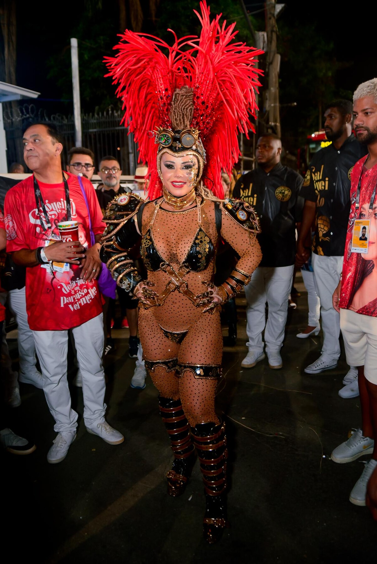 Foto: Viviane Araujo usou fantasia de gladiadora no desfile do Salgueiro no  Carnaval 2023 - Purepeople