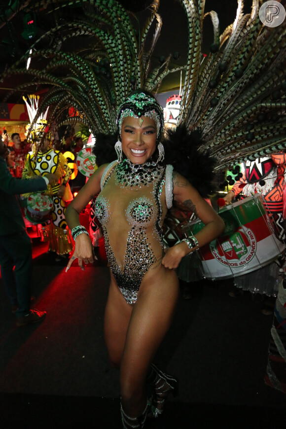 Pocah foi outra famosa que desfilou pela Grande Rio no Carnaval 2023