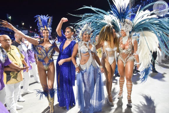 Musas se reúnem no desfile da Portela no Carnaval 2023