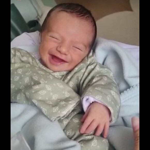 Filho caçula de Claudia Raia, Luca roubou a cena ao surgir sorrindo para a câmera