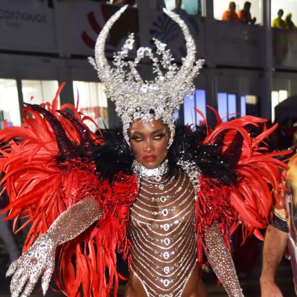 Erika Januza é rainha de bateria da Viradouro