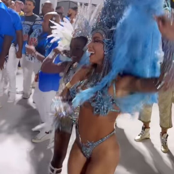 Anitta gravou seu novo clipe no desfile das campeãs do Carnaval carioca