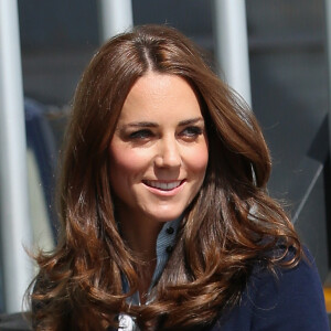 Kate Middleton está ciente de que Camilla não gosta dela e também não confia na rainha consorte