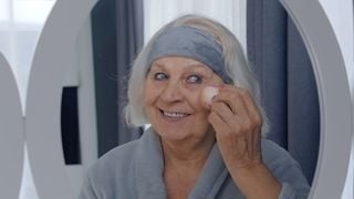 4 dicas valiosas de maquiagem para mulheres com pele madura