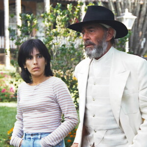 Rafaela/Marieta (Gloria Pires) se passa por sobrinha de Geremias (Raul Cortez) mas acaba desmascarada na novela 'O Rei do Gado'