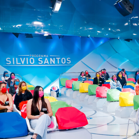 Silvio Santos chegou a retornar ao trabalho com o auditório pela metade, por conta da Covid-19