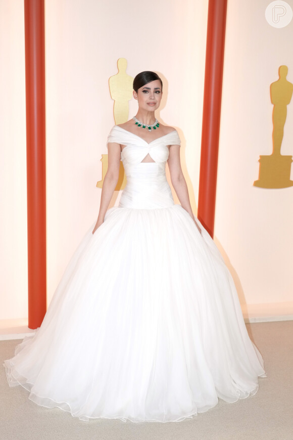 Vestido de Sofia Carson no Oscar 2023 é um Giambattista Valli