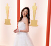 O vestido de Michelle Yeoh no Oscar era rico em camadas e all white