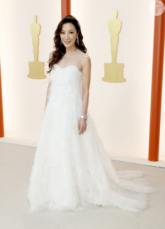 O branco foi a aposta de Michelle Yeoh, vencedora do Oscar de Melhor Atriz, usou um vestido branco delicado e marcante da Dior Couture