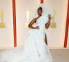 A cantora nigeriana Tems foi alvo de duras críticas por vestido extravagante