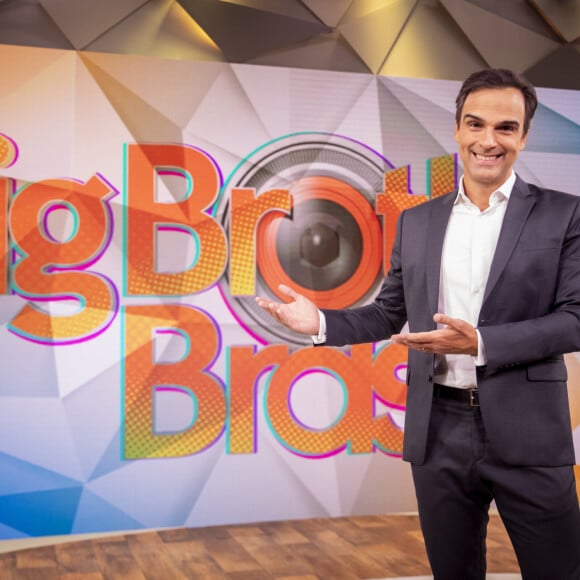 O diretor do 'BBB 23' contou que Tadeu Schmidt fará uma importante revelação neste domingo, 19 de março de 2023