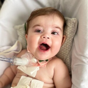 Maria Guilhermina nasceu com uma doença coronária rara e a nova internação da bebê de 8 meses já dura cinco dias