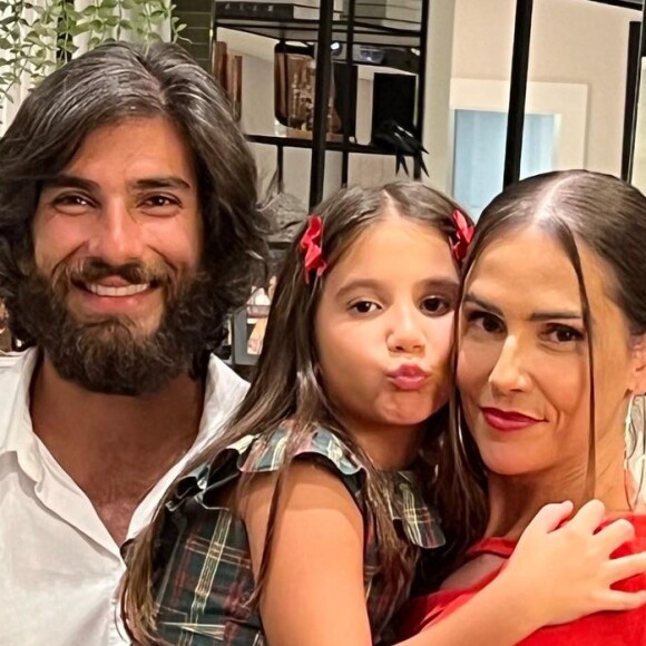 Deborah Secco é casada com o ator Hugo Moura, com quem tem uma filha