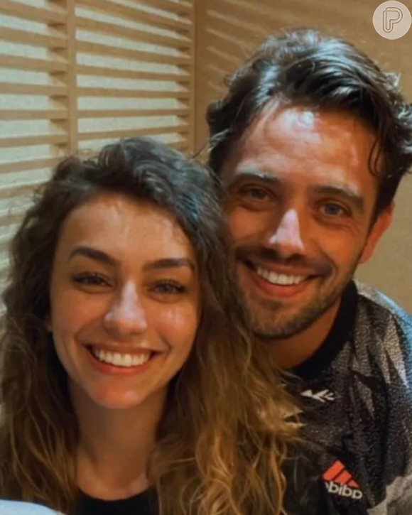 Rafael Cardoso e Vivian Linhares terminaram o namoro dois meses após assumir a relação, mas reataram tempos depois