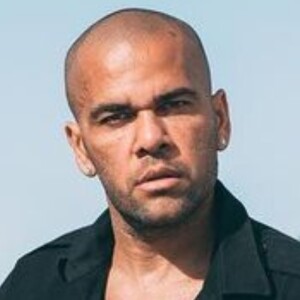 Daniel Alves participa de esquema na prisão