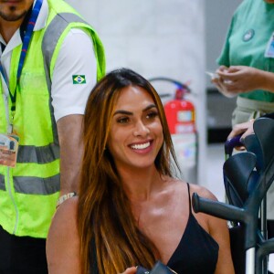 Nicole Bahls quebrou o pé no Navio da Xuxa
