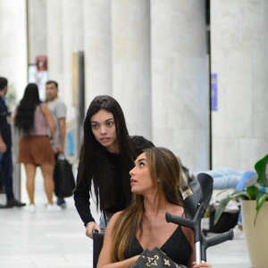 Nicole Bahls sobre fratura no pé: 'Tomei morfina, mas a morfina não passou a dor'