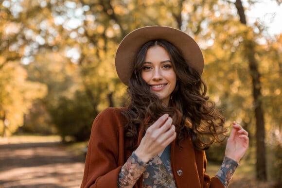 O cabelo fica lindo no Outono quando alguns cuidados rápidos são incluídos na rotina