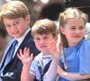 Louis, Charlotte e George têm, respectivamente, 4, 7 e 9 anos de idade