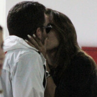 Rafa Kalimann beija novo namorado em aeroporto após declaração emocionada do ex José Loreto
