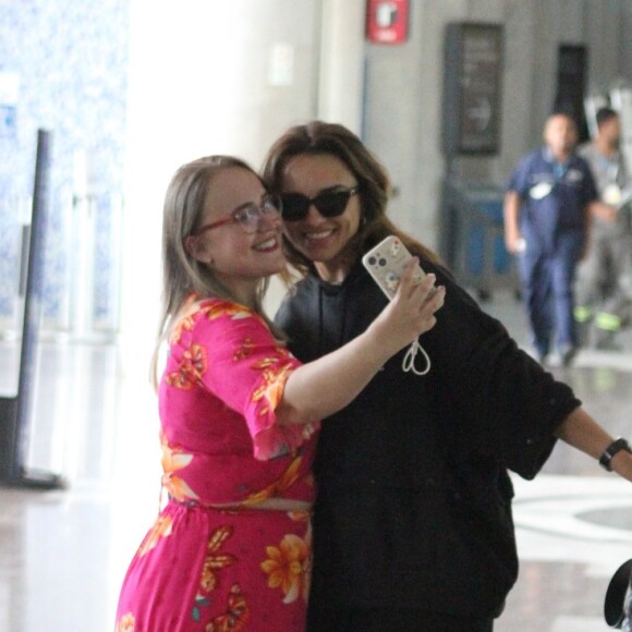 Rafa Kalimann atendeu fã em aeroporto do Rio de Janeiro